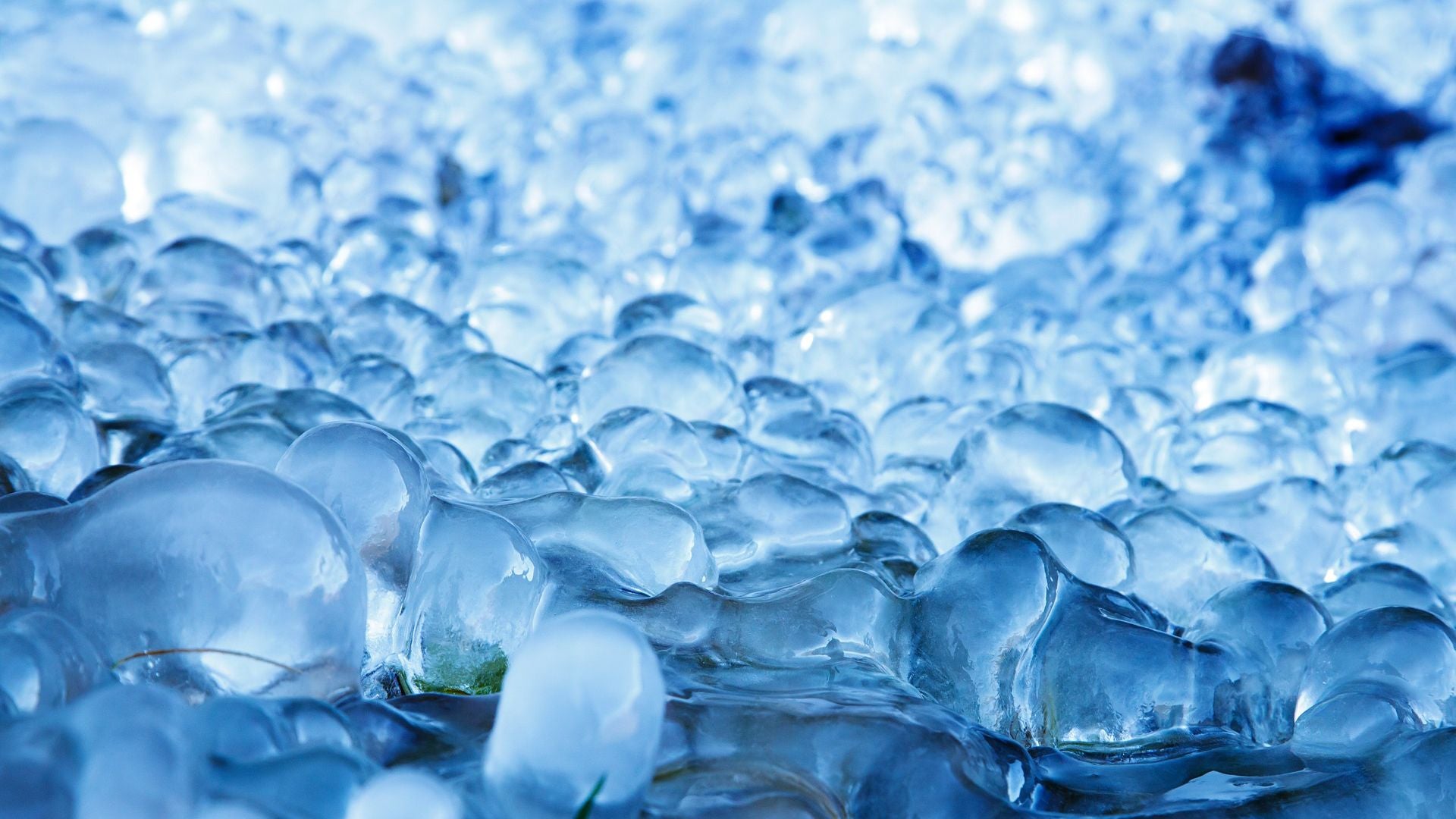 Scientists Discover Water’s Secret State – Both Solid and Liquid at Once