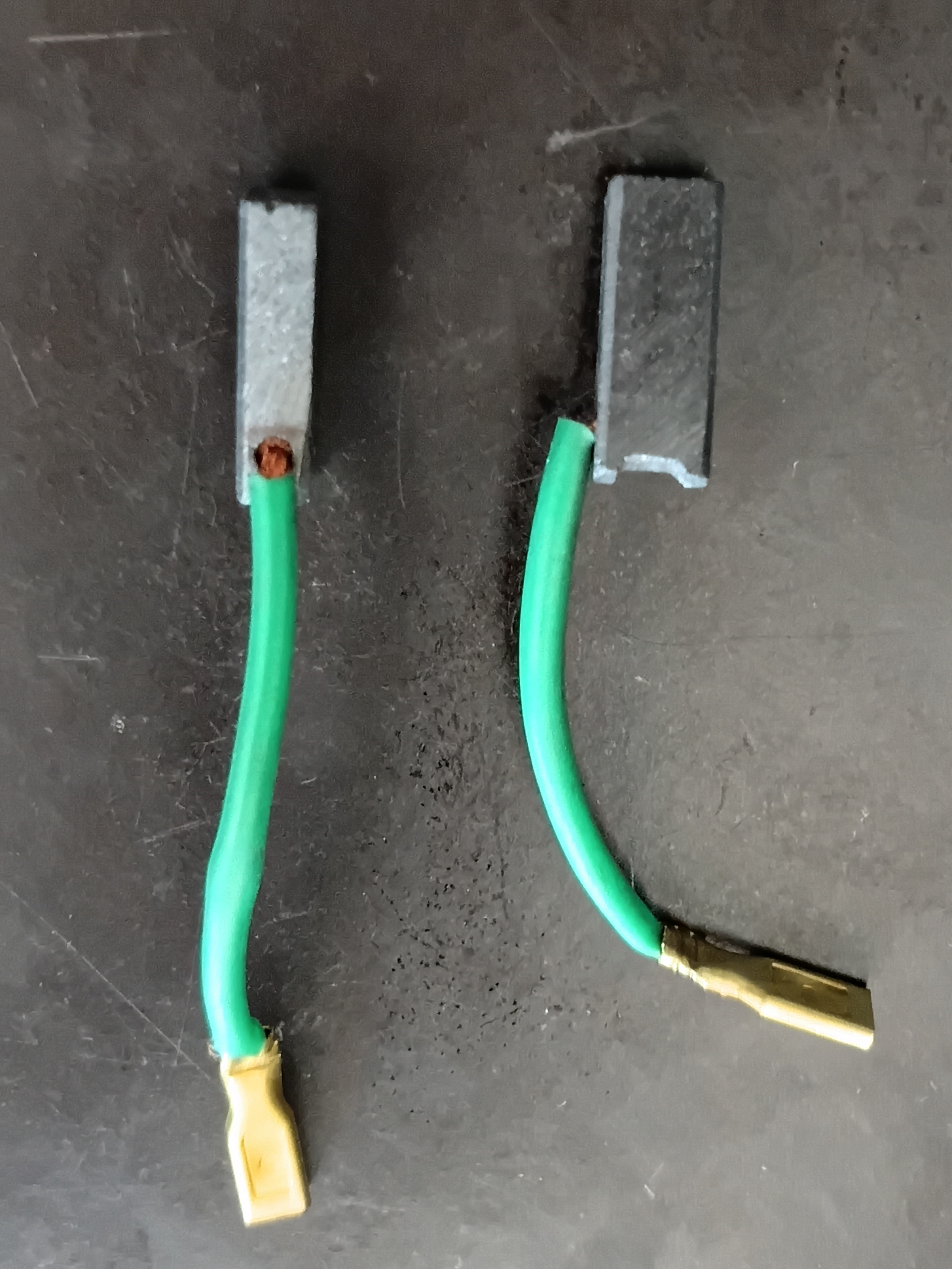 34 Quality Carbon Brush (Made in Taiwan) non-spring 11 / 15(L)x5(W)x4(H)mm| Carbon Brushes| Carpentry Tools & Equipment