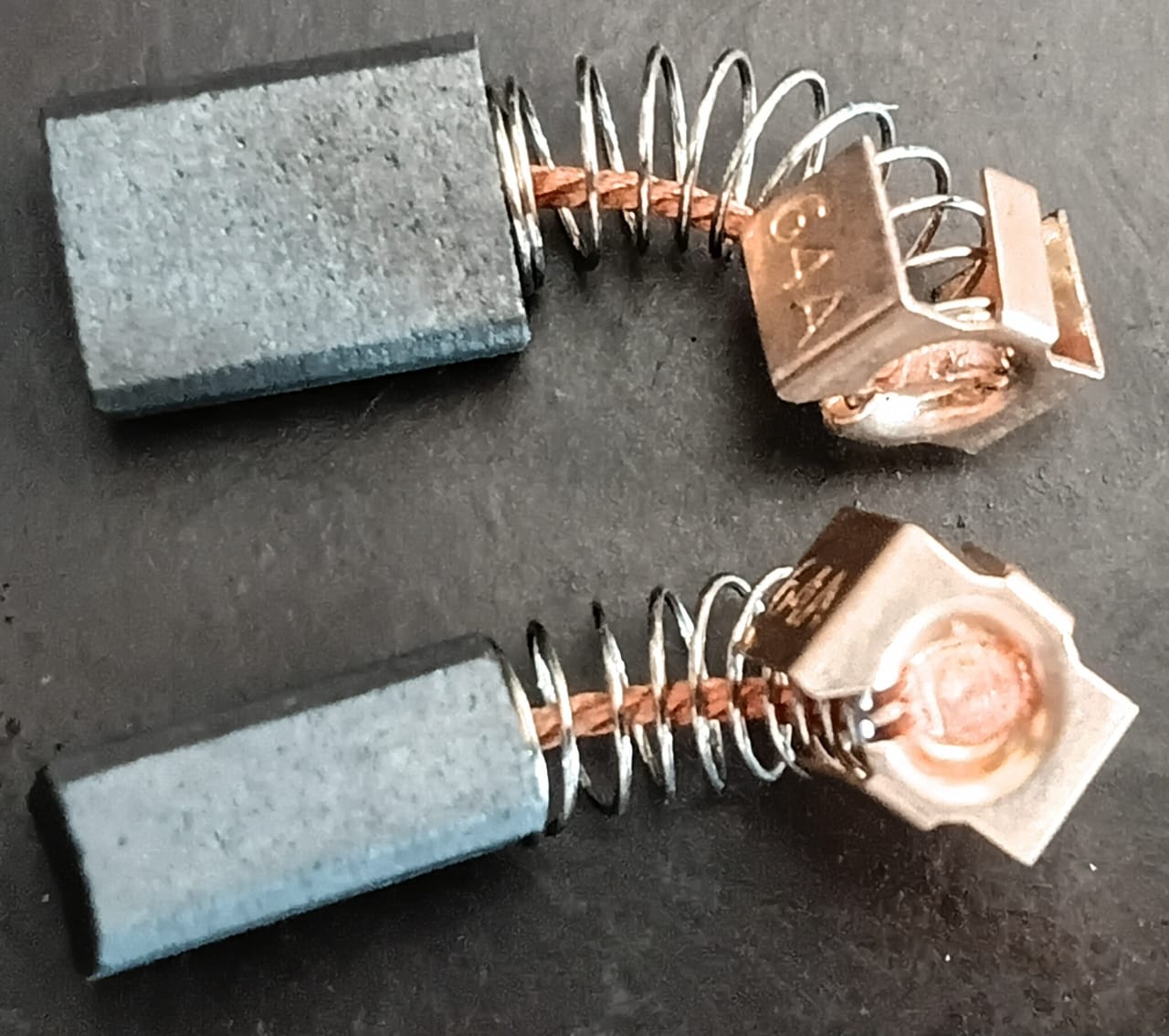 CB-64A Makita spring 11(L)x8(W)x5(H)mm| Carbon Brushes| Carpentry Tools & Equipment