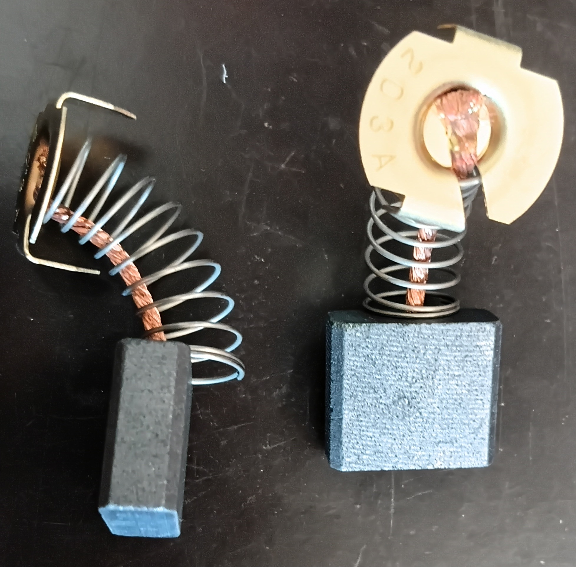 CB-203A Makita spring 15(L)x18(W)x7(H)mm| Carbon Brushes| Carpentry Tools & Equipment