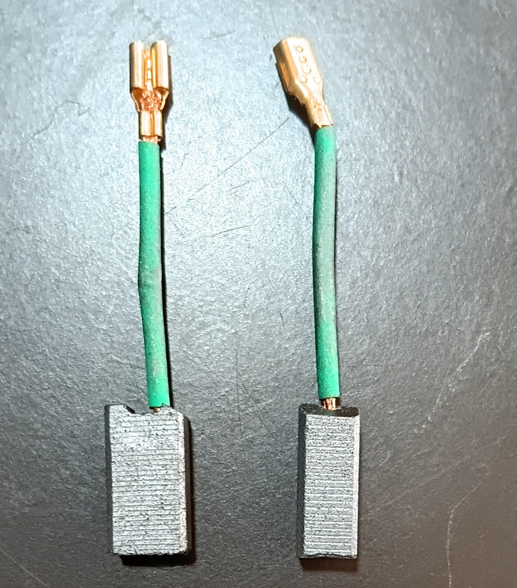 21 Quality Carbon Brush (Made in Taiwan) non-spring 15(L)x8(W)x6(H)mm| Carbon Brushes| Carpentry Tools & Equipment